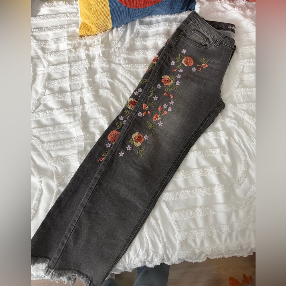 Indigo Thread Co Embroidered Women's Ankle Jeans - Picture 6 of 7